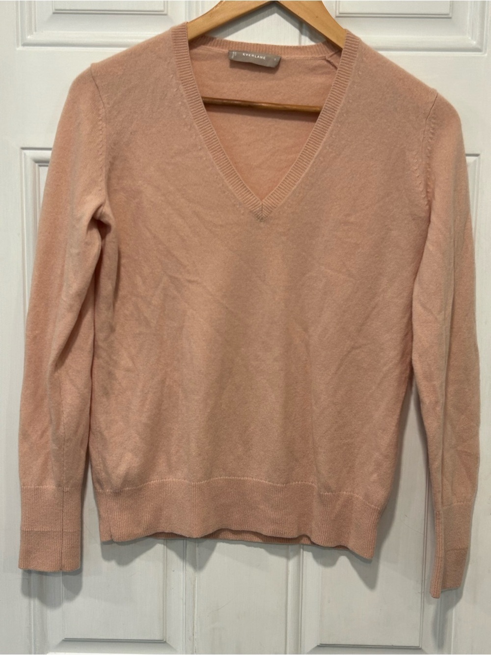 Everlane Grade-A Cashmere V-Neck Sweater Blush Pink Minimalist Luxury Soft Small